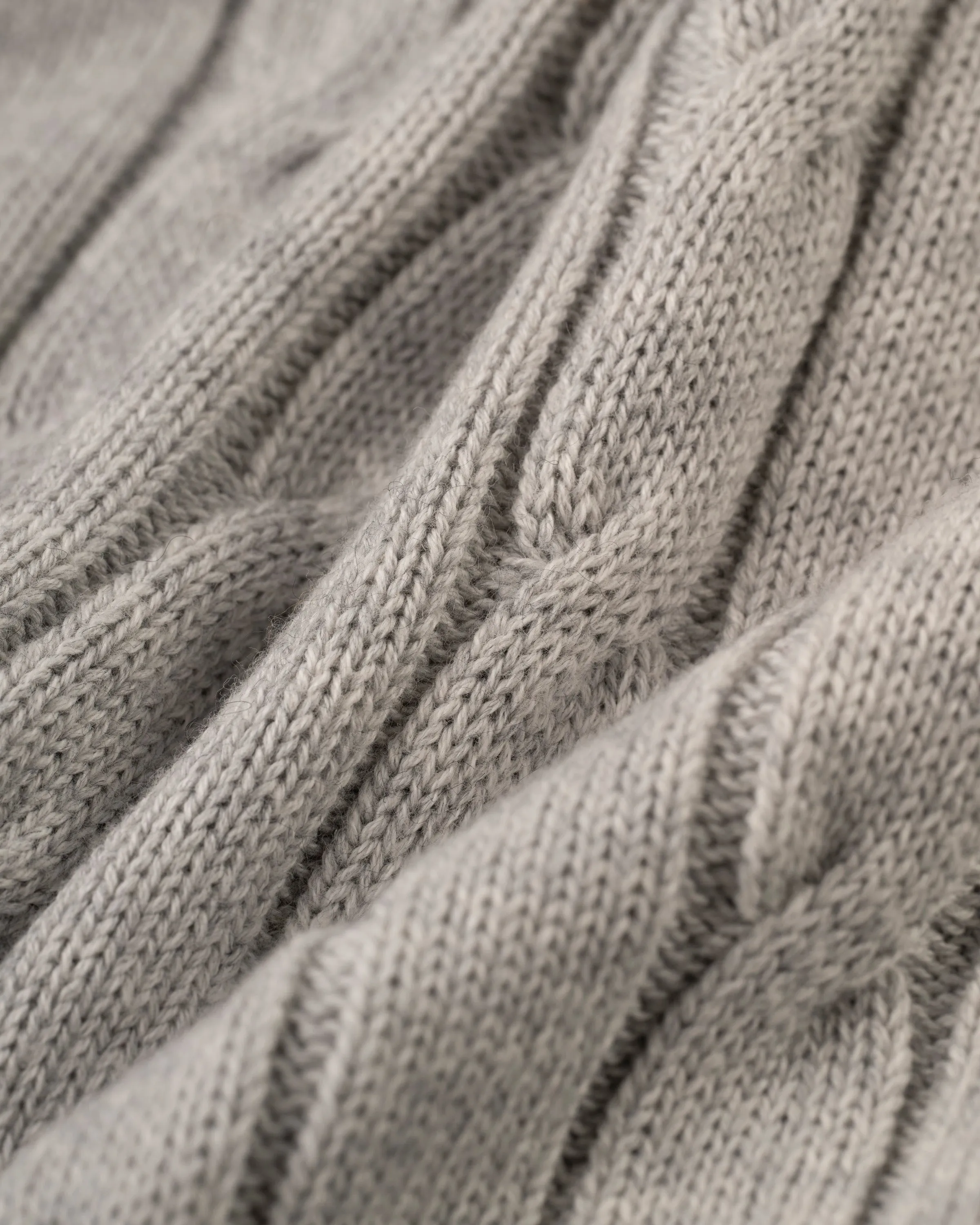 LIGHT GREY COTTON/CASHMERE CABLE CREWNECK