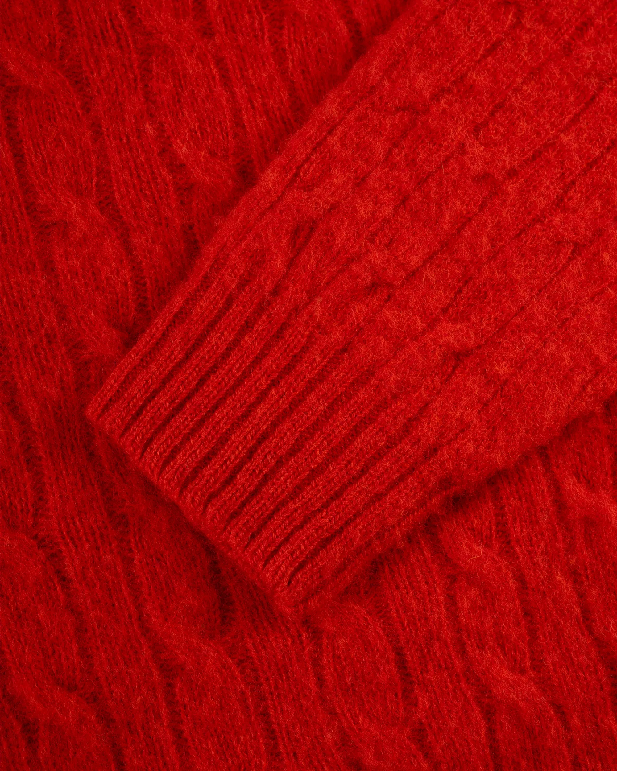 RED SHAGGY DOG CABLE CREWNECK SWEATER