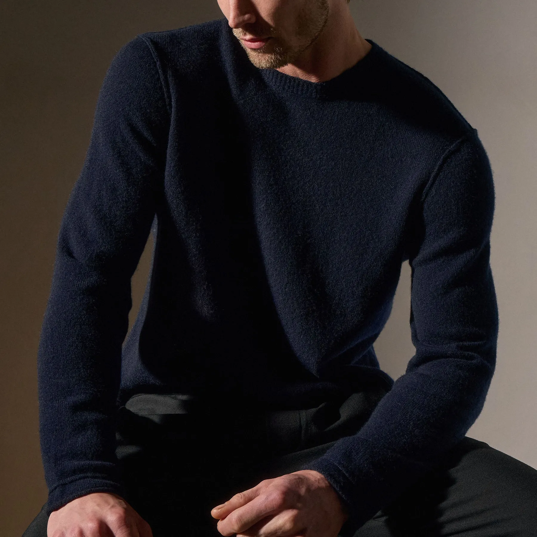 Soft Featherweight Cashmere Crew - Navy